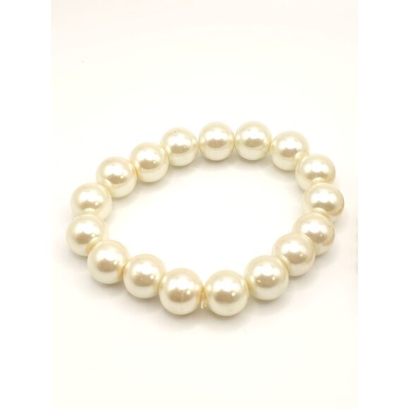 Pearl Beaded Bracelets Set - Large White Stretch Bracelet & Gold-Tone Clasp - Picture 4 of 8
